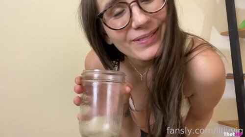 lillyvig porn drinking her warm pee