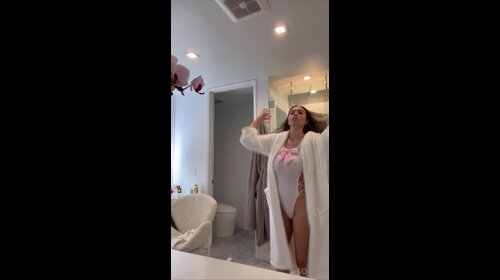 sophie mudd porn leaked while in shower