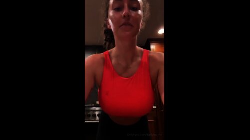 Karlyetaylor leaked Pushes Her Round Booty