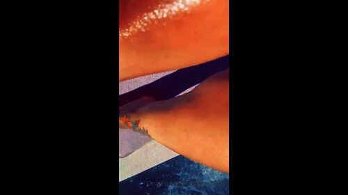 Blac Chyna leaked Shows Her Wet Legs And Feet