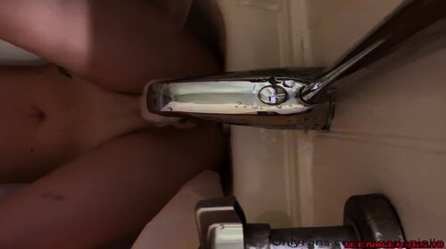 Noarmsgirl Nude Faucet Masturbation