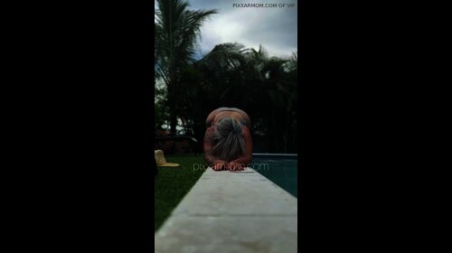 Pixxarmom porn aka ishrn wants backshots by the pool
