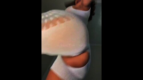 theluxeangell porn aka ariss jade flashing wet pussy